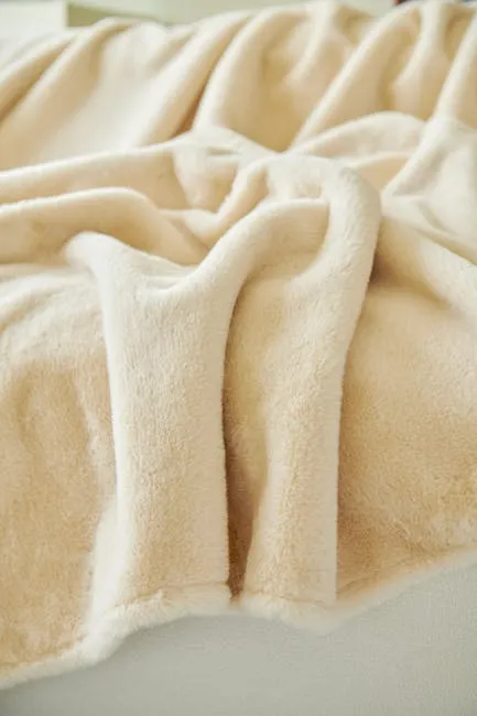 The Ultimate Cozy Hero: The Throw Blanket! 💖